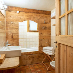 family-room-superior-02